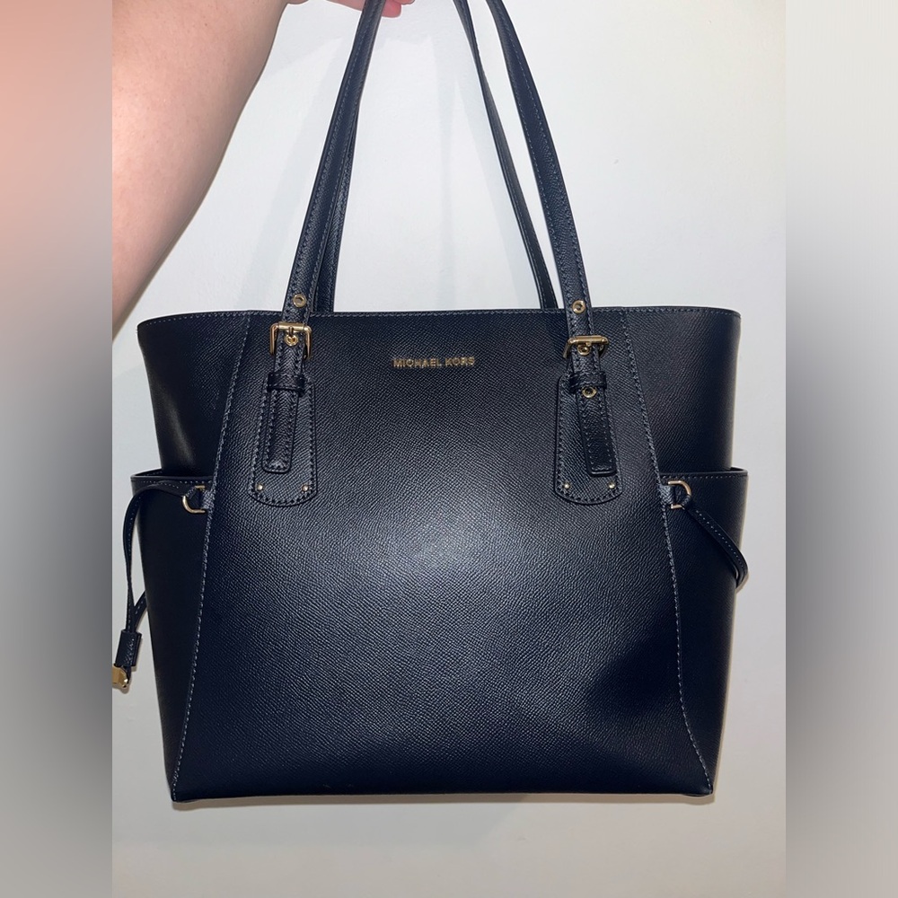 Navy Micheal kors voyager bag